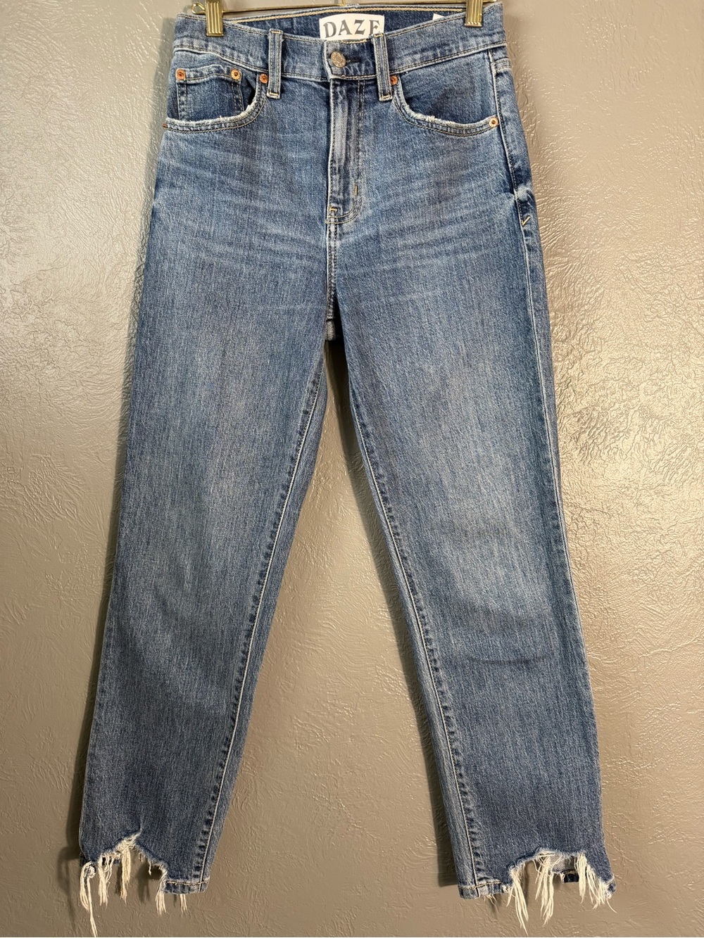 DAZE High Rise Straight Leg Jeans Distressed Step Hem Light Wash Size 25